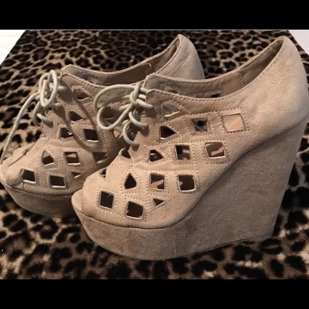 Soda size 6 shoes only worn once